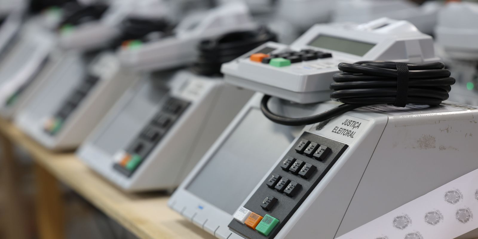 TSE estabelece comissão para regulamentar inteligência artificial nas eleições