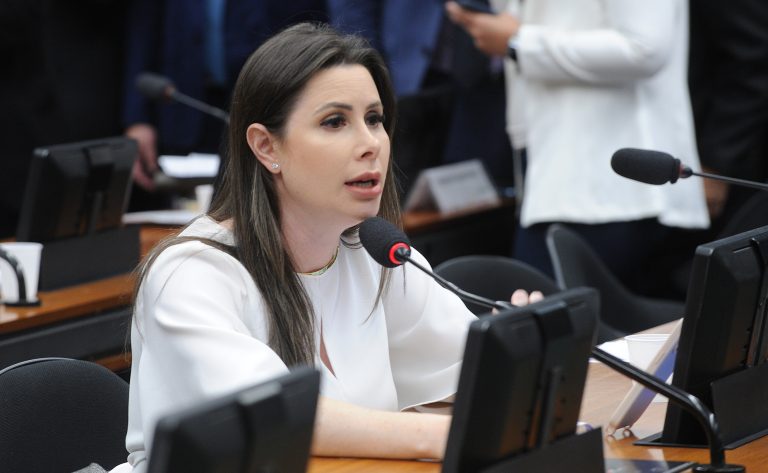 Projeto na Câmara propõe dedução de gastos com vacinas no Imposto de Renda