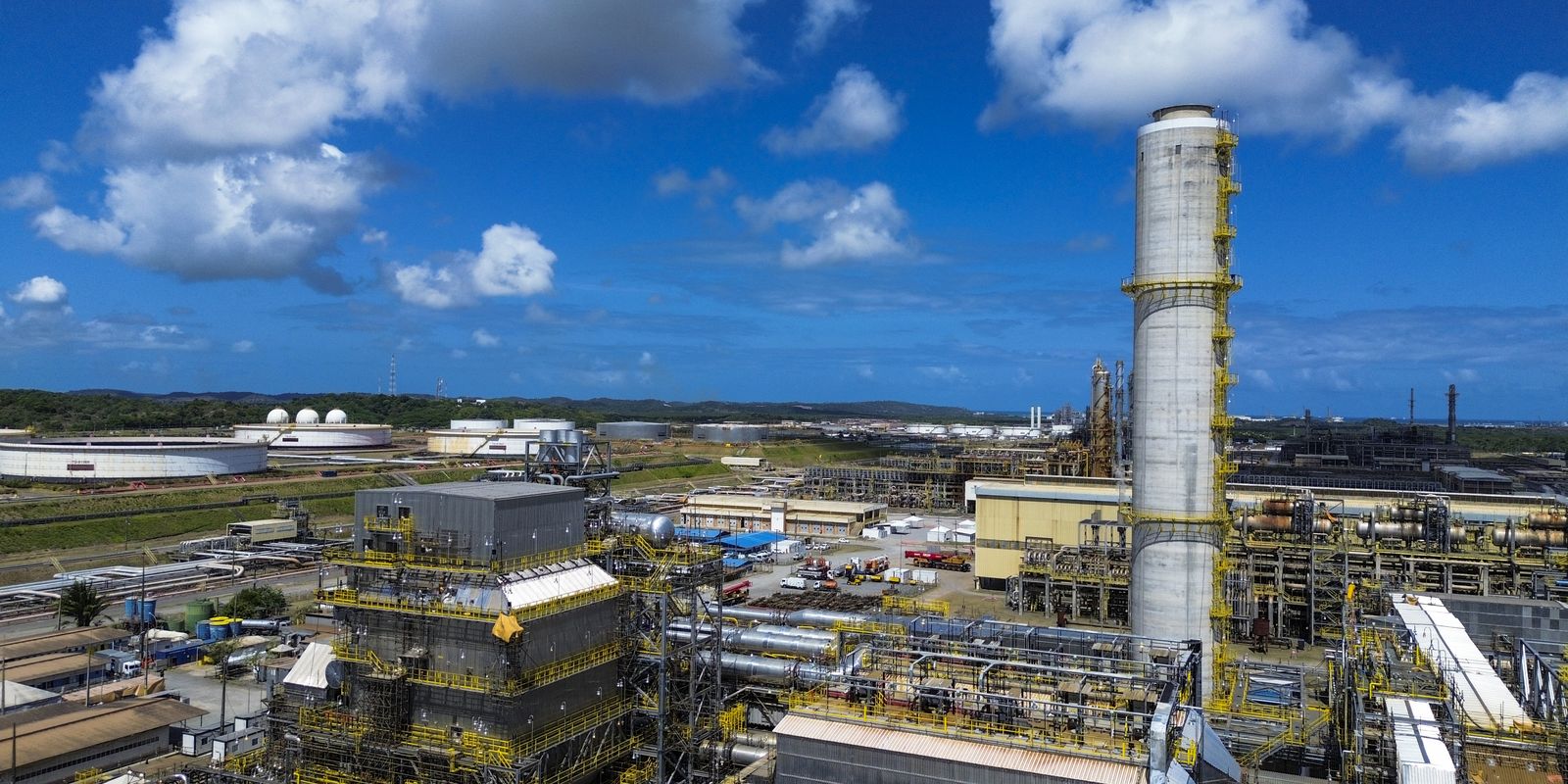 Refinarias da Petrobras superam 100% de capacidade de operação, impulsionando a produção nacional