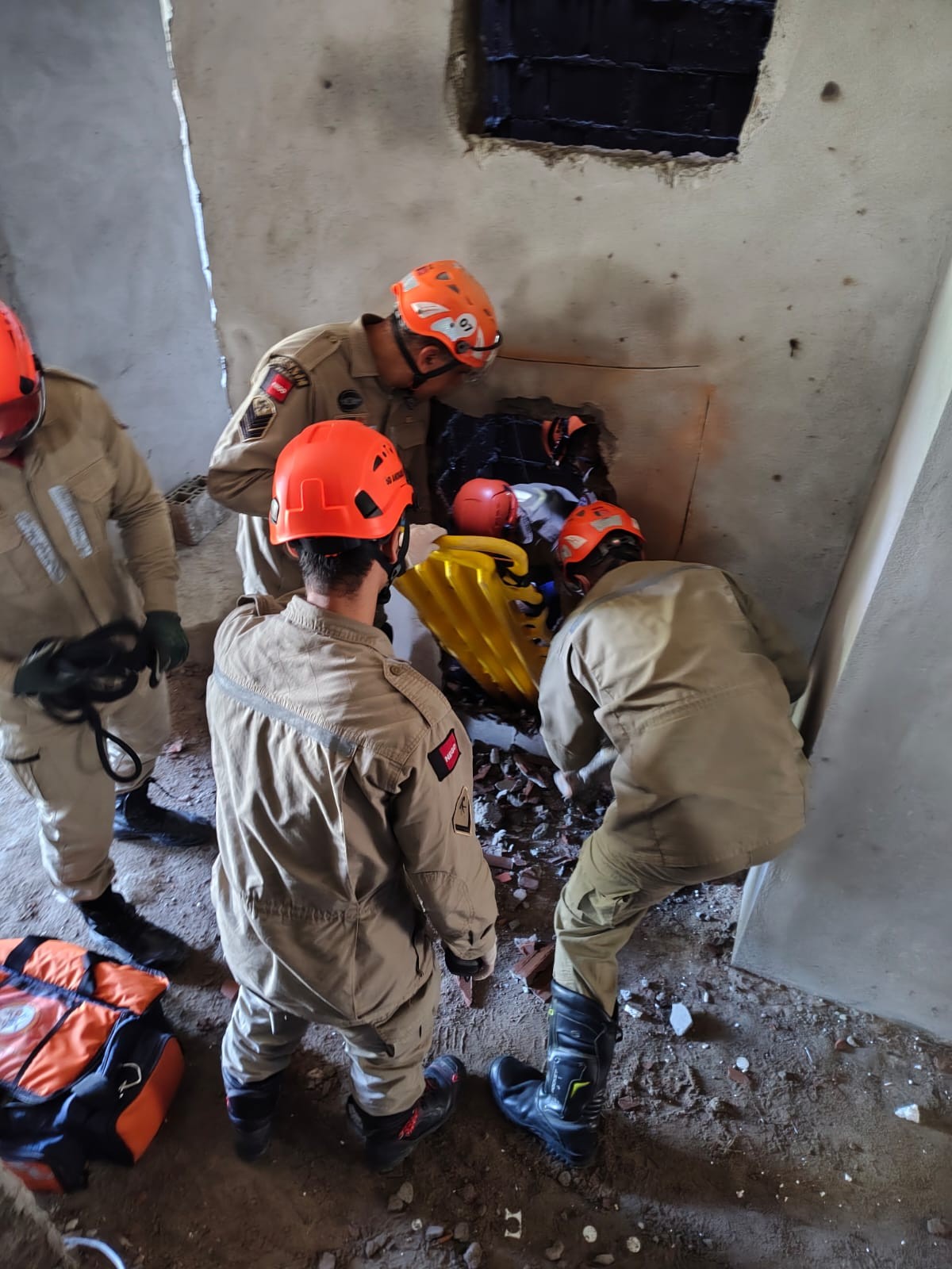 Trabalhador de obra ferido após queda em fosso de elevador em João Pessoa