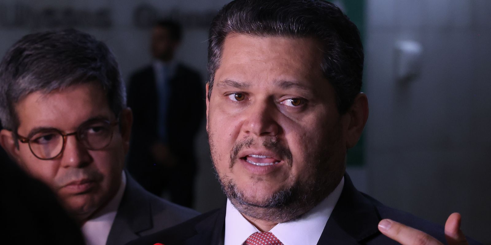 Alcolumbre trava avanço da PEC 6x1 sobre jornada de trabalho no Senado