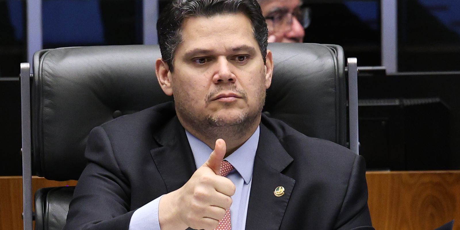 Alcolumbre defende debate aprofundado para PEC da 6x1 no Senado