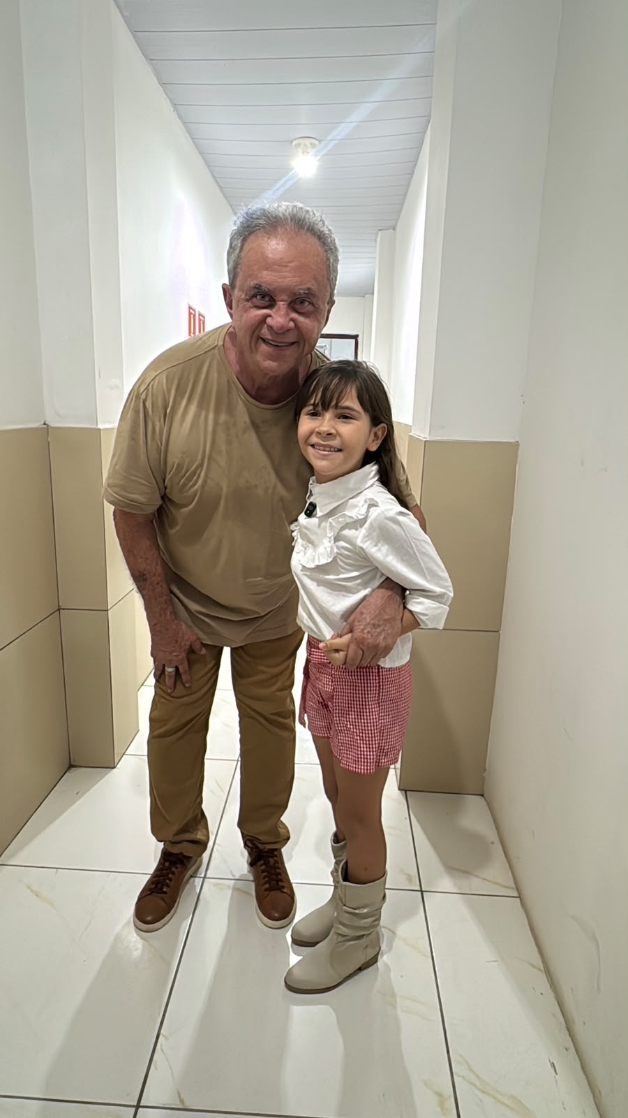 Malu, a menina de 8 anos, emociona Flávio José ao cantar forró em Campina Grande