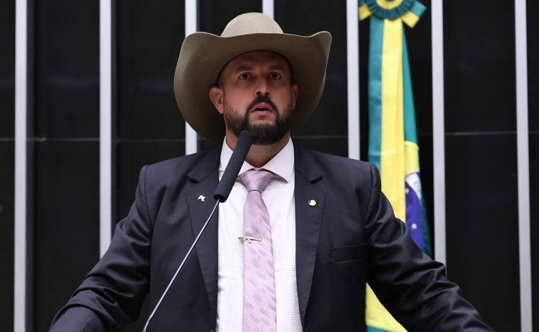 Câmara aprova MP do piso do frete com anistia a multas por bloqueios em rodovias
