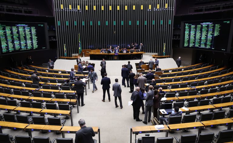 Câmara aprova projeto que assegura atestado para responsável legal de criança doente