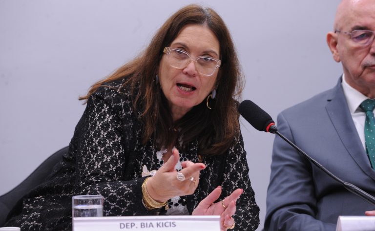 Câmara dos Deputados aprova proposta de conscientização sobre fibromialgia