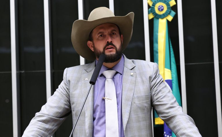 Comissão da Câmara aprova auxílio a veículos a diesel para mitigar custos do biodiesel