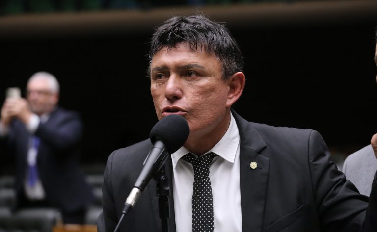 CCJ aprova projeto que autoriza técnico industrial a emitir documento para registro de imóvel