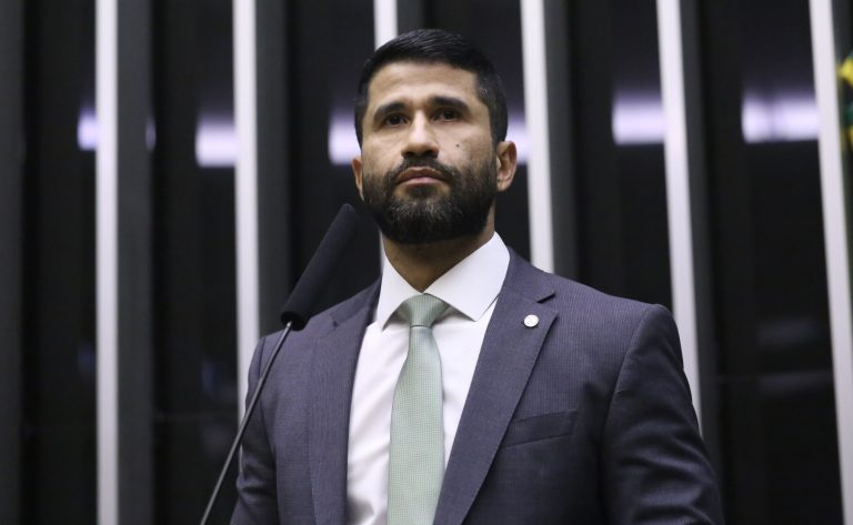 Comissão aprova validade da certificação de bombeiro mergulhador para mergulho profissional