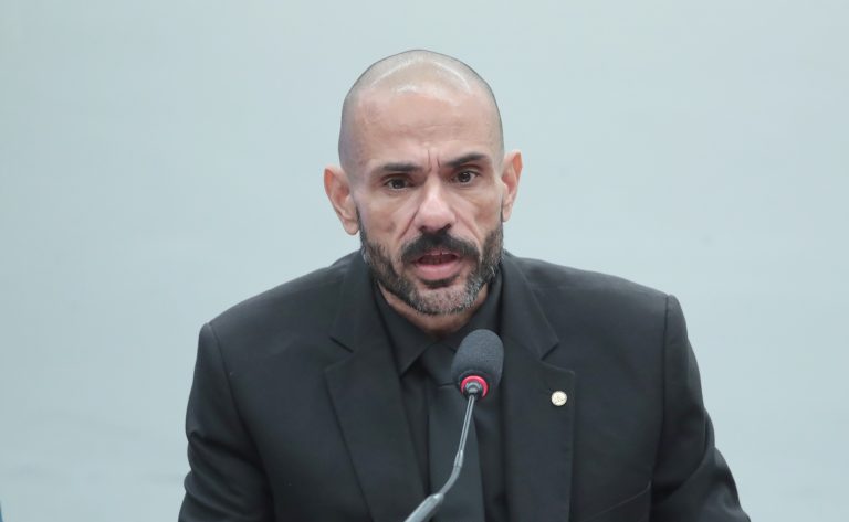 Comissão da Câmara aprova selo para comércios que oferecerem descontos a agentes de segurança