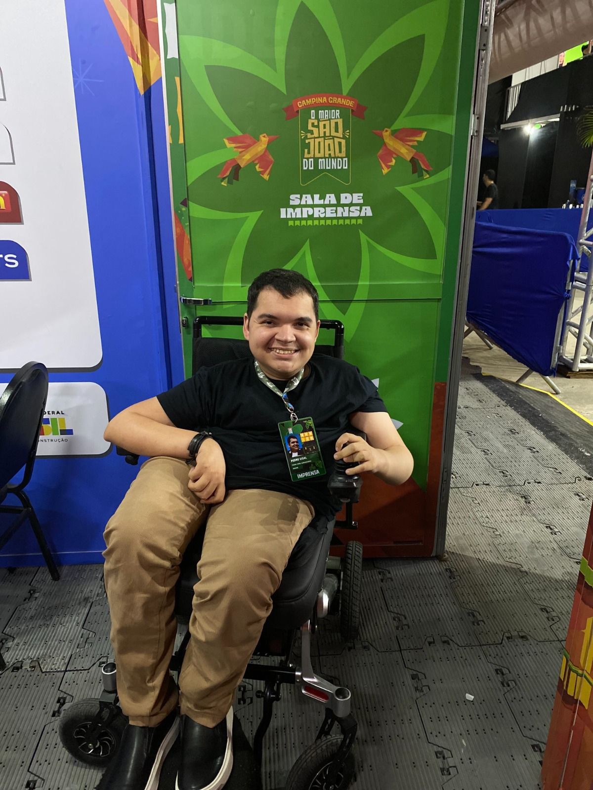 Pedro Vidal, comunicador cadeirante, relata experiência e busca ampliar a acessibilidade no São João de Campina Grande