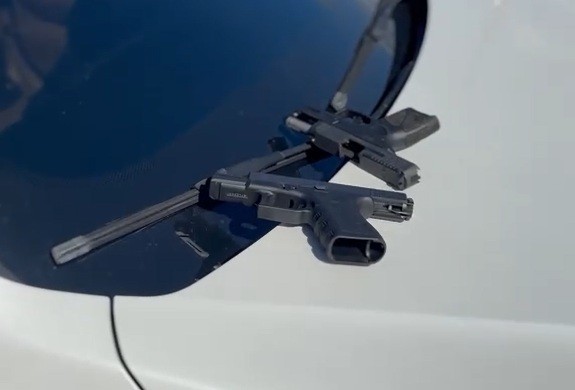 Dupla em carro de luxo é detida com armas em João Pessoa
