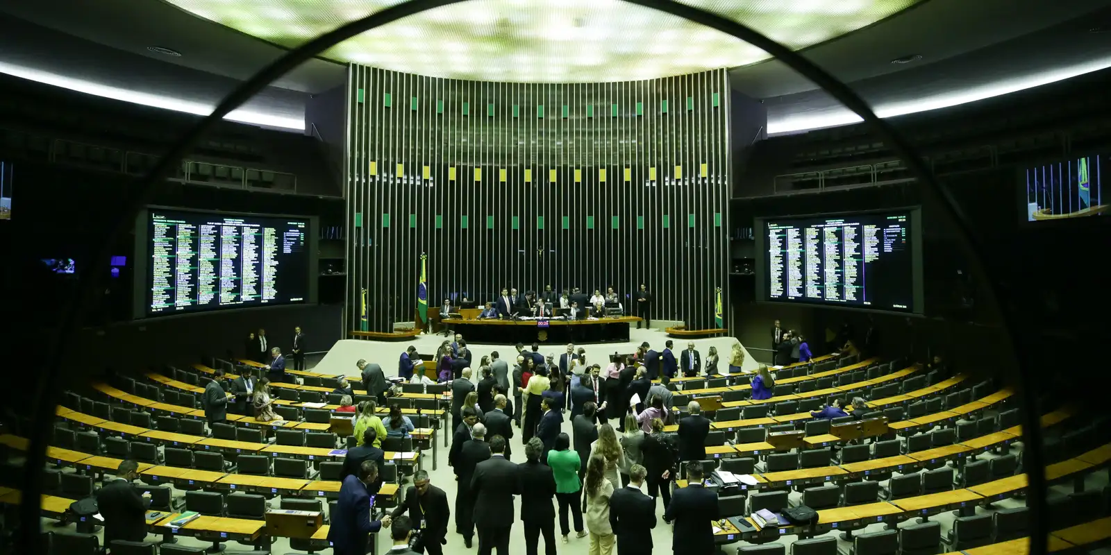 Câmara dos Deputados avança em PEC sobre maioridade penal: entenda os próximos passos