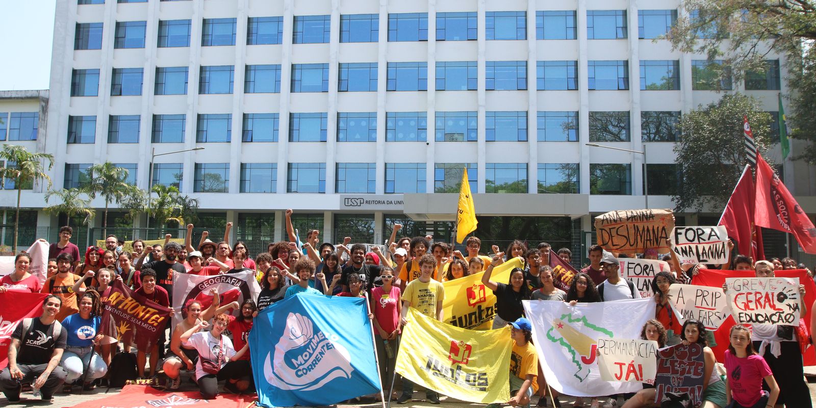 Estudantes da USP encerram greve de quase dois meses após assembleia