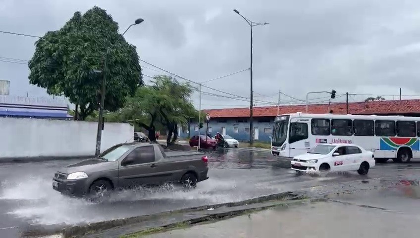 Inmet emite alerta de chuvas intensas para 54 cidades na Paraíba
