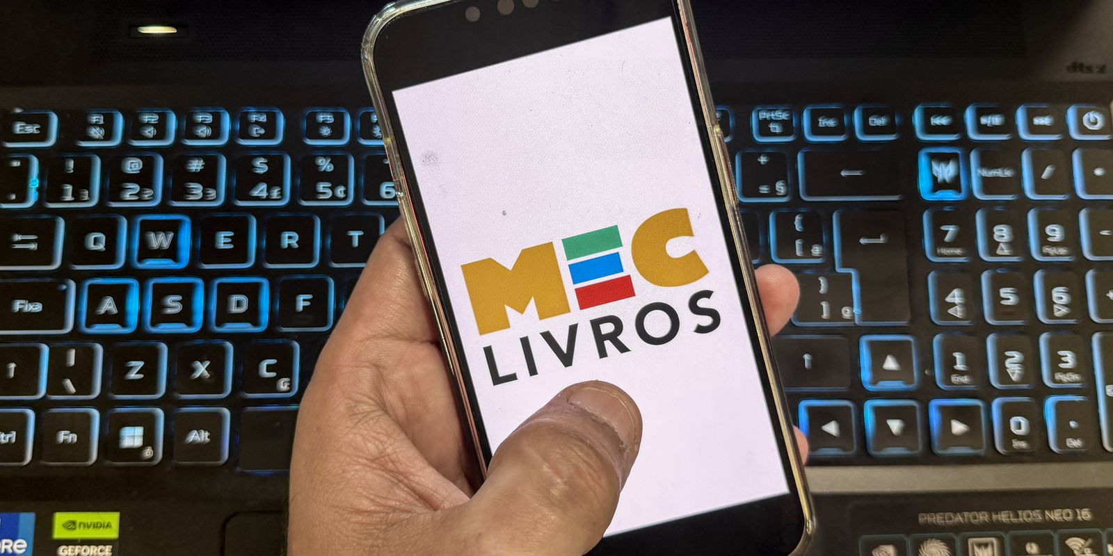 MEC Livros expande acervo com milhares de obras em inglês e espanhol