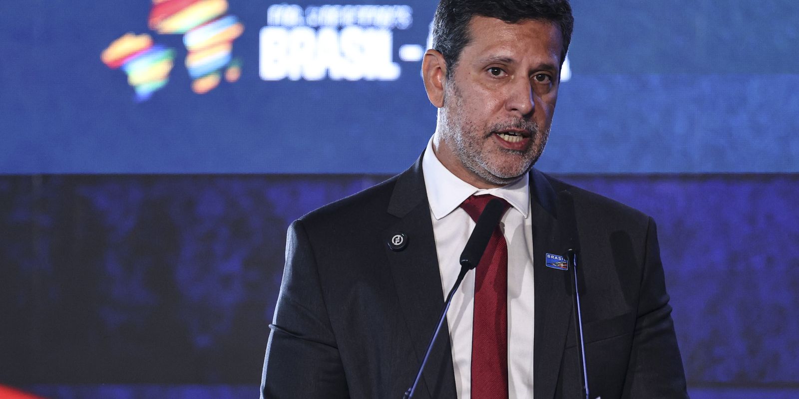 Queda do analfabetismo no Brasil reflete avanços em políticas de educação