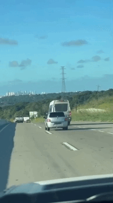 Motorista de van da Prefeitura de Alhandra é preso após capotamento em discussão de trânsito na BR-101