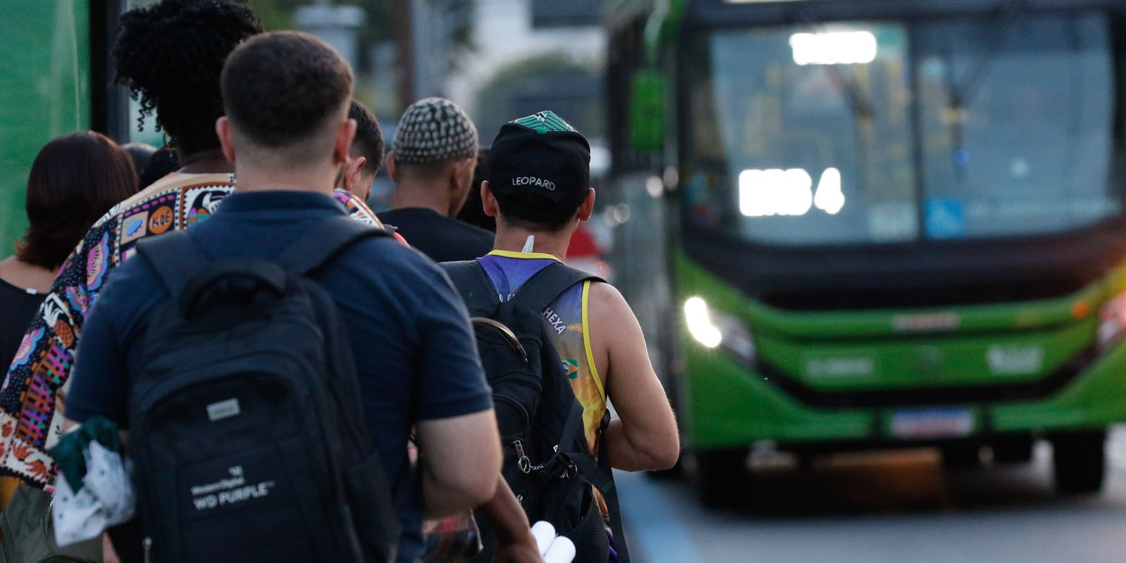 Motoristas de ônibus do Rio de Janeiro iniciam greve por melhores condições