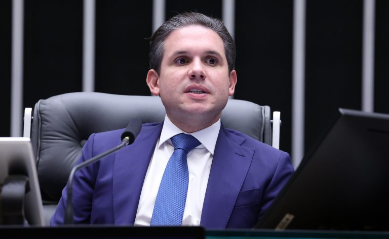 Hugo Motta recebe proposta de Lula para elevar o limite de faturamento do MEI