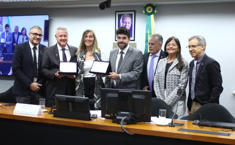 Pesquisadores e deputados debatem prioridade para testes de polilaminina em lesão medular
