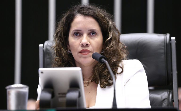 Projeto de lei propõe segunda chamada e participação remota para gestantes em concursos públicos