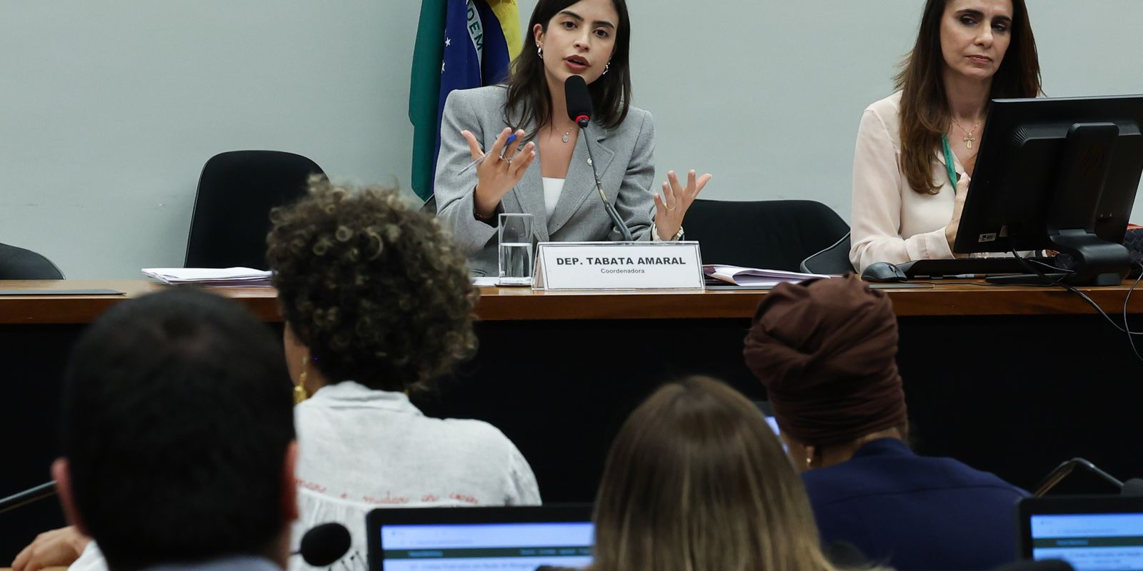 Proposta que criminaliza a misoginia avança na Câmara dos Deputados