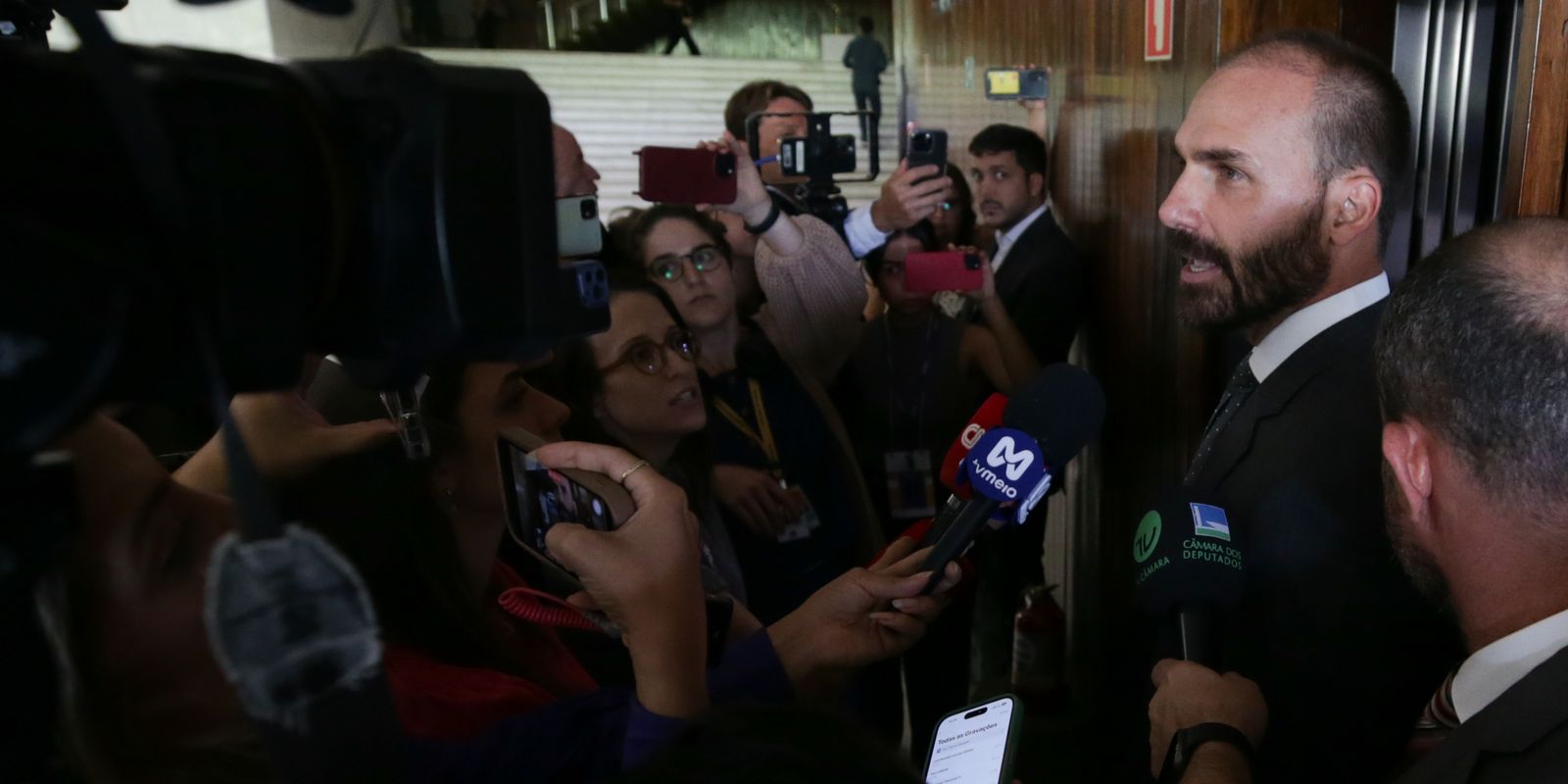 STF condena Eduardo Bolsonaro a quatro anos de prisão e inelegibilidade