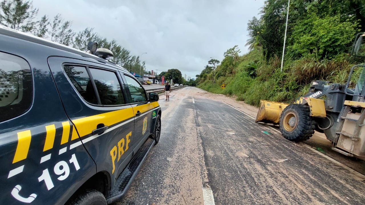 Acidente entre dois veículos deixa cinco feridos na região de Santa Rita