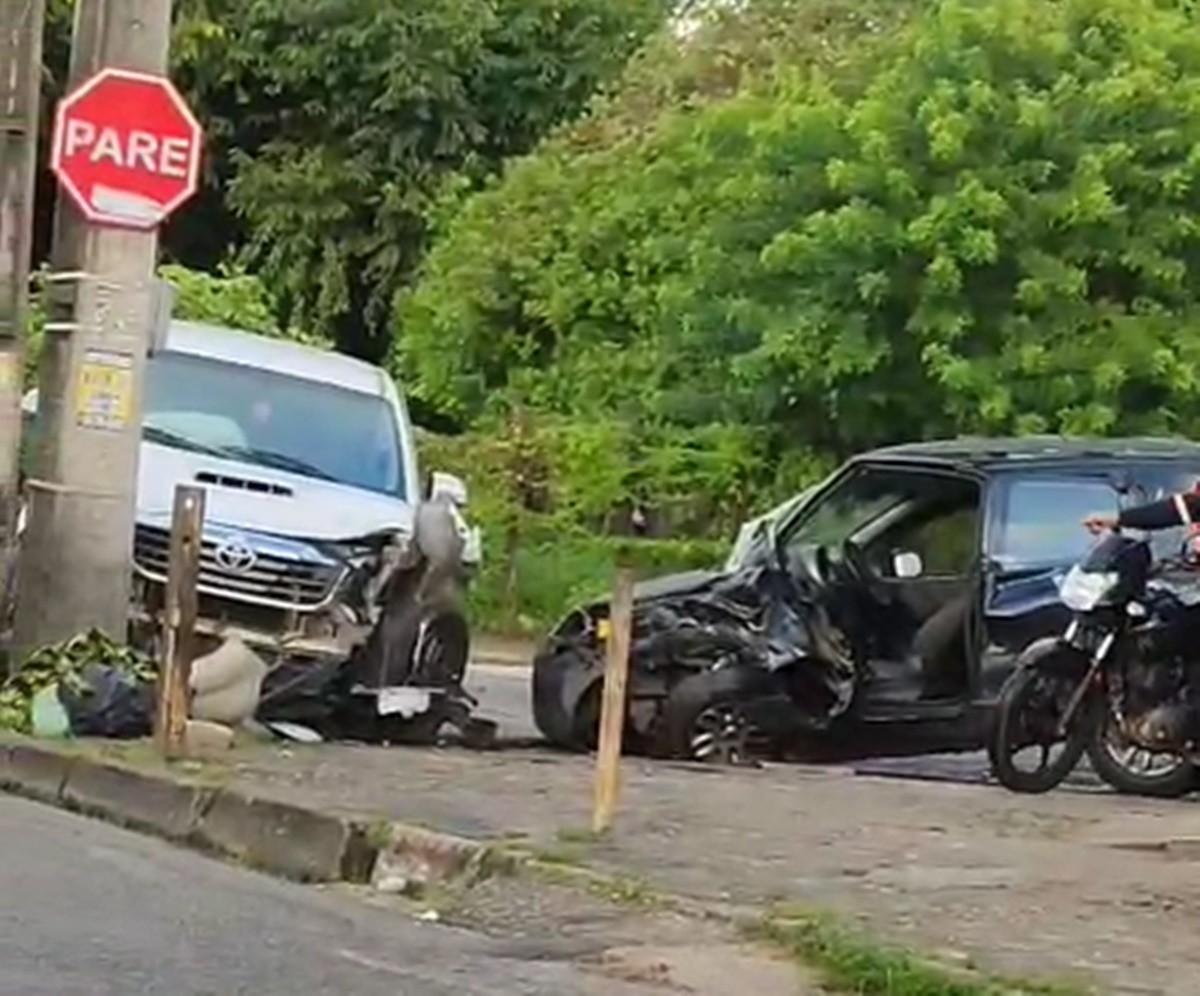 Acidente em Muçumagro, João Pessoa, deixa três feridos após colisão entre veículos