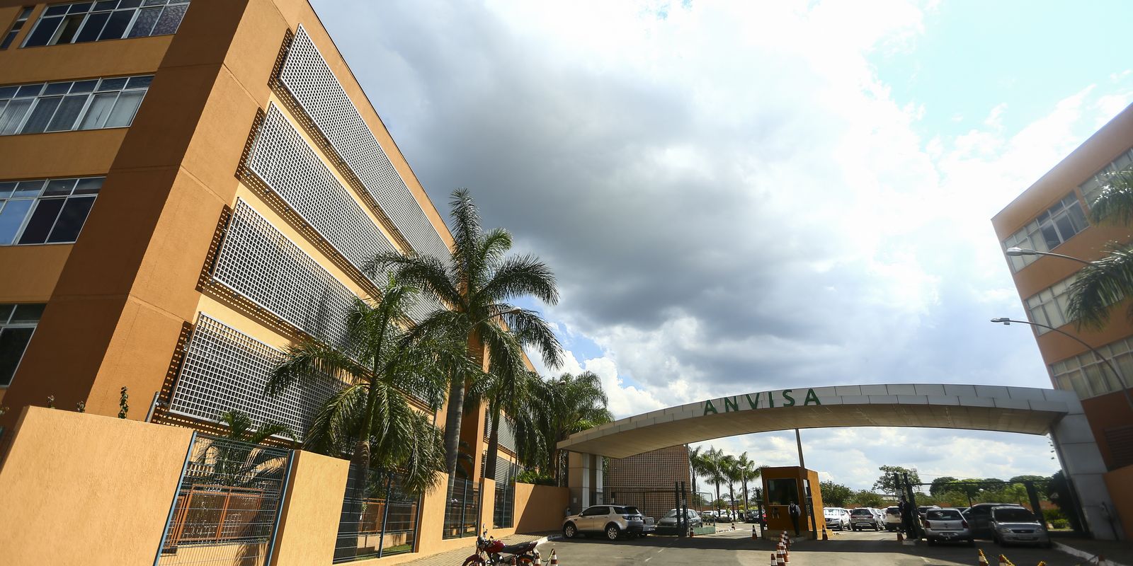 Anvisa apreende lotes falsificados de Mounjaro e proíbe produtos sem registro