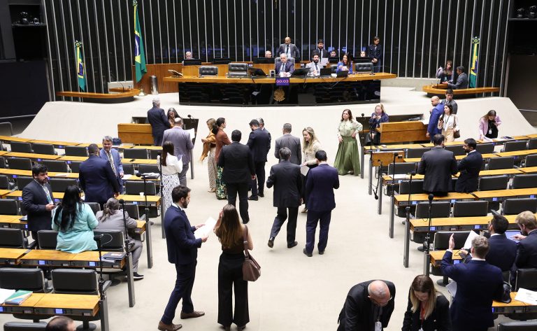 Câmara dos Deputados aprova fim da cobrança de tarifa mínima de água e esgoto