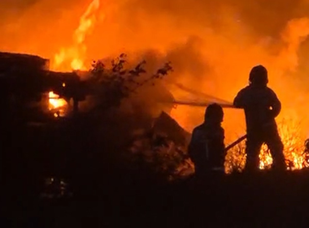 Acidente com carreta de combustível provoca incêndio e deixa feridos na Paraíba