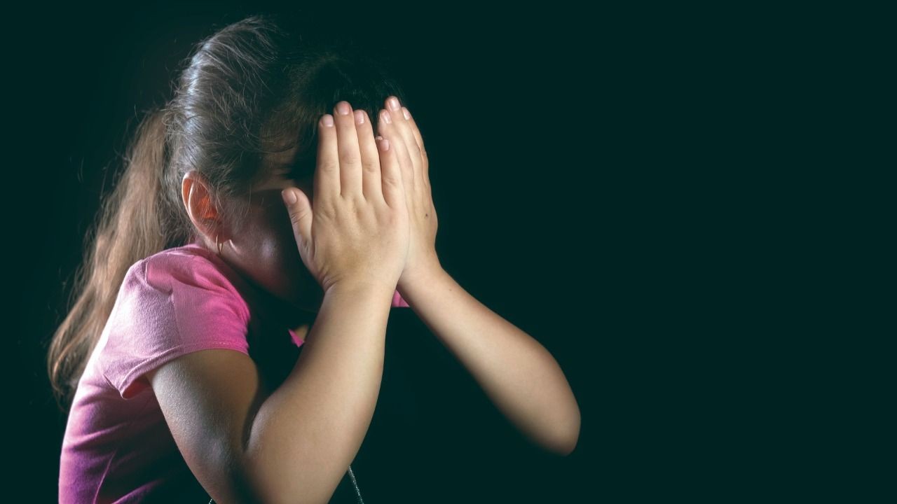 Casal é detido em Cajazeiras por suspeita de agressão a criança de 9 anos com queimadura no peito