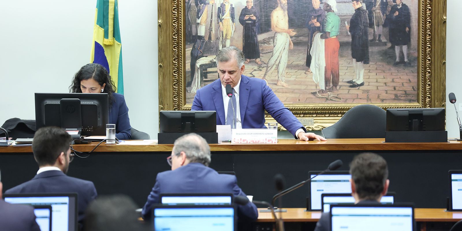 Câmara avança com PEC que extingue aposentadoria compulsória como punição para juízes