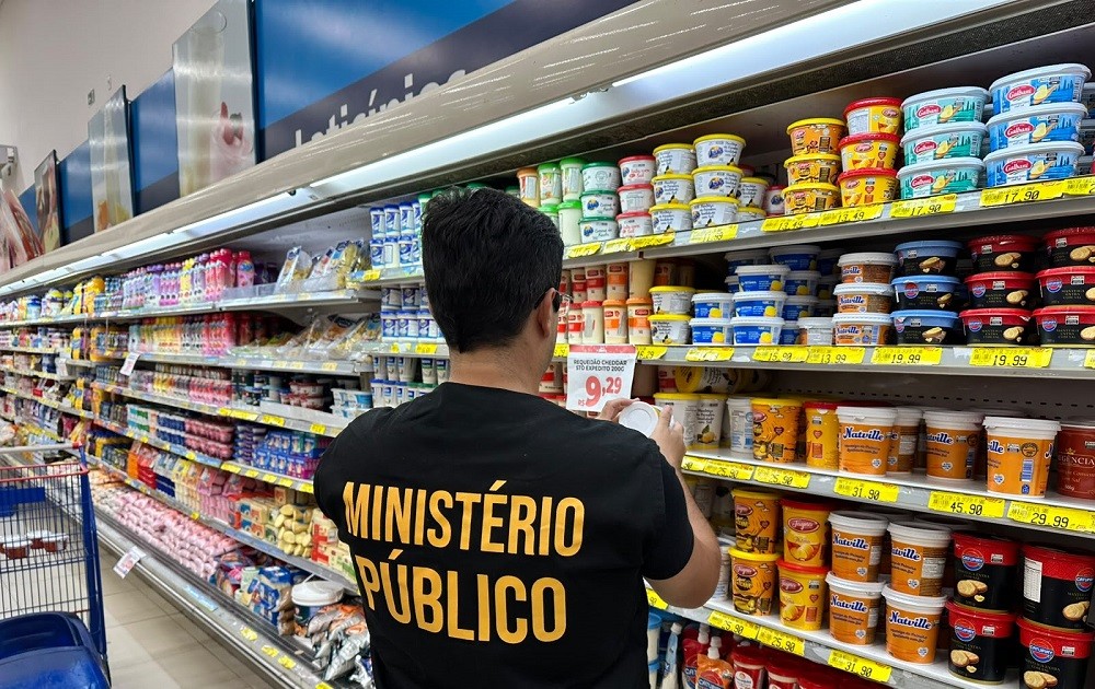 Cinco supermercados no Sertão da Paraíba são autuados por irregularidades na venda de alimentos