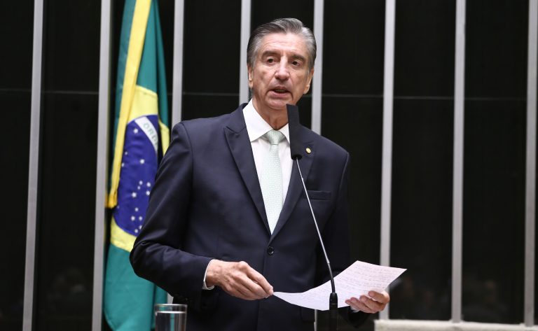 Comissão de Educação aprova medidas de conscientização sobre a adultização infantil