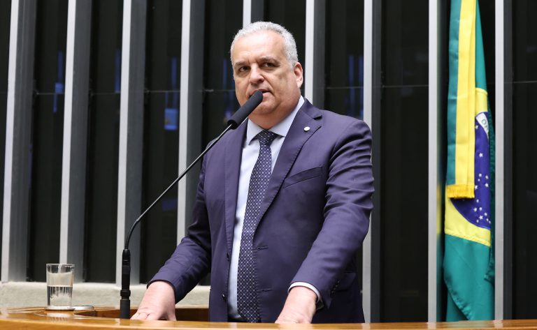Comissão aprova uso de óculos biópticos para pessoas com deficiência visual na obtenção da CNH