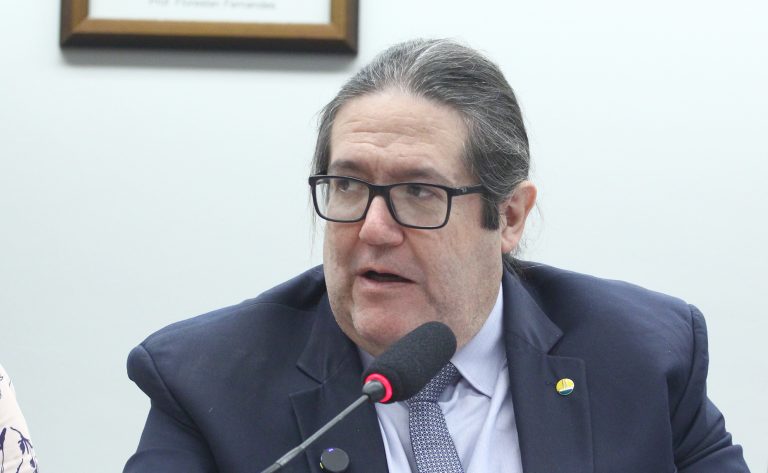 Câmara dos Deputados aprova política nacional para combater a evasão escolar na educação básica