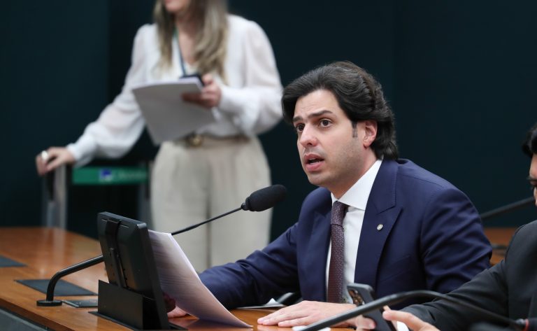 Comissão de Educação aprova inclusão de itens de material escolar na LDB