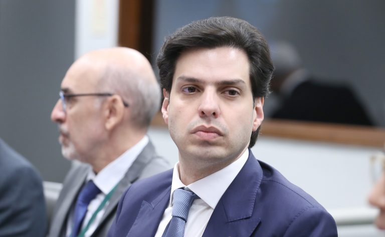 Comissão aprova obrigatoriedade de imagem em notificação de multa de trânsito