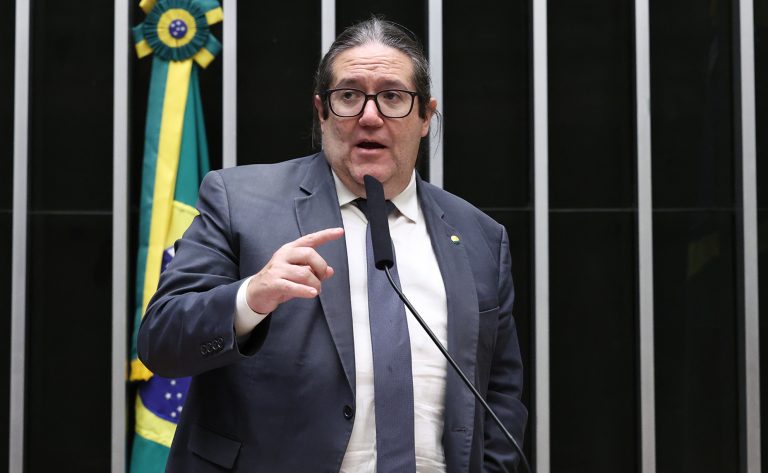 Comissão de Educação aprova prioridade para diagnóstico e ensino de autistas