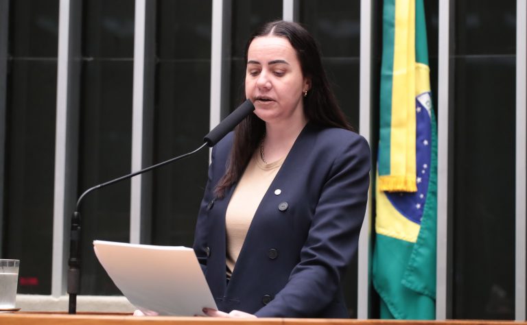 Comissão da Câmara aprova ampliação de direitos para estudantes grávidas e lactantes