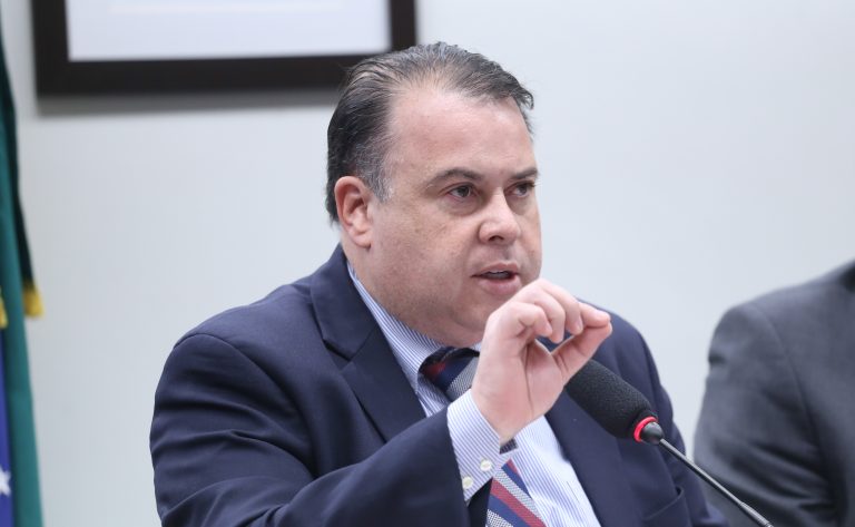 CCJ aprova projeto de capacitação digital para pessoas idosas