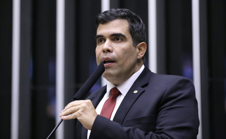Comissão da Câmara aprova projeto para municípios inadimplentes manterem convênios com a União