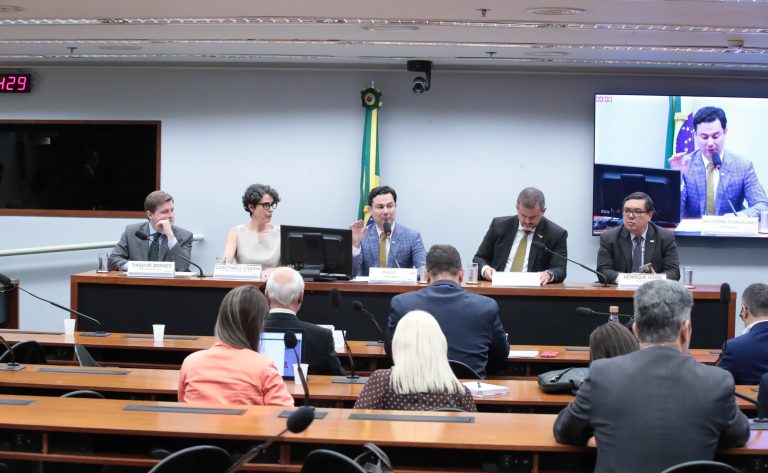 Especialistas defendem prazo de 20 anos para patentes de remédios visando sustentabilidade do SUS
