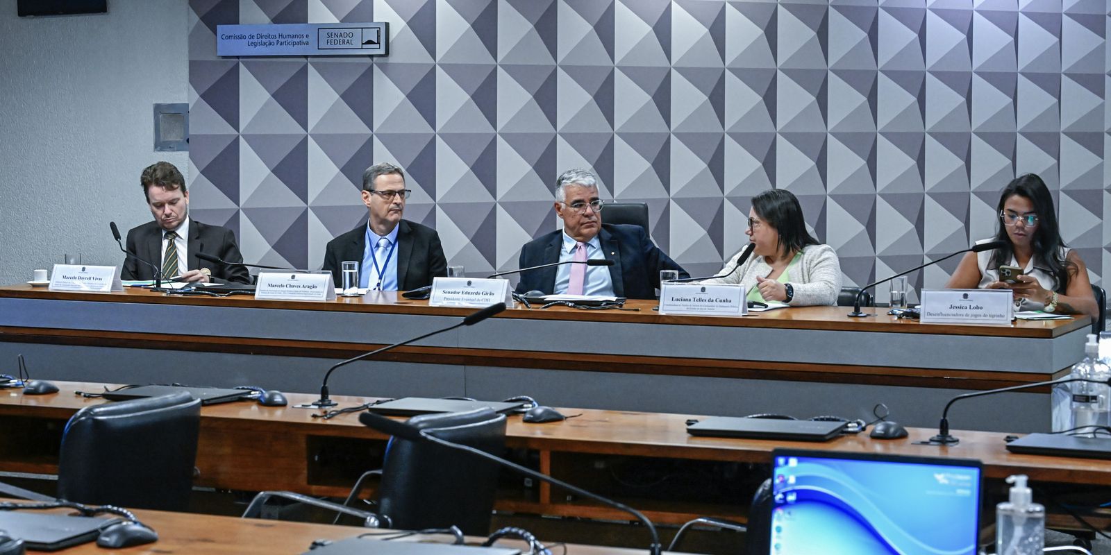 Defensores propõem restrições à publicidade das bets para conter endividamento e proteger a saúde mental