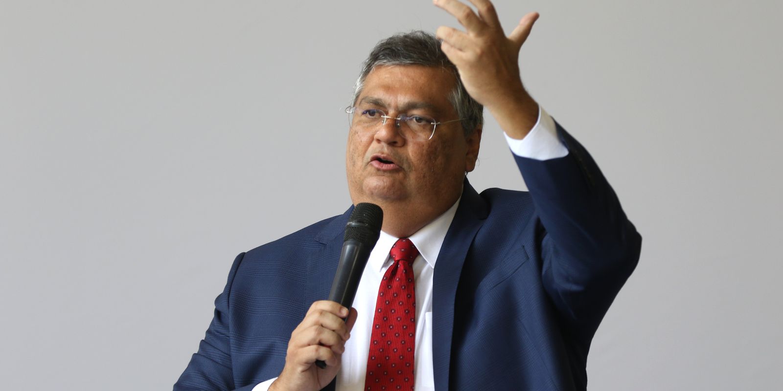 Flávio Dino bloqueia R$ 119 milhões de Valdemar Costa Neto por irregularidades em emendas