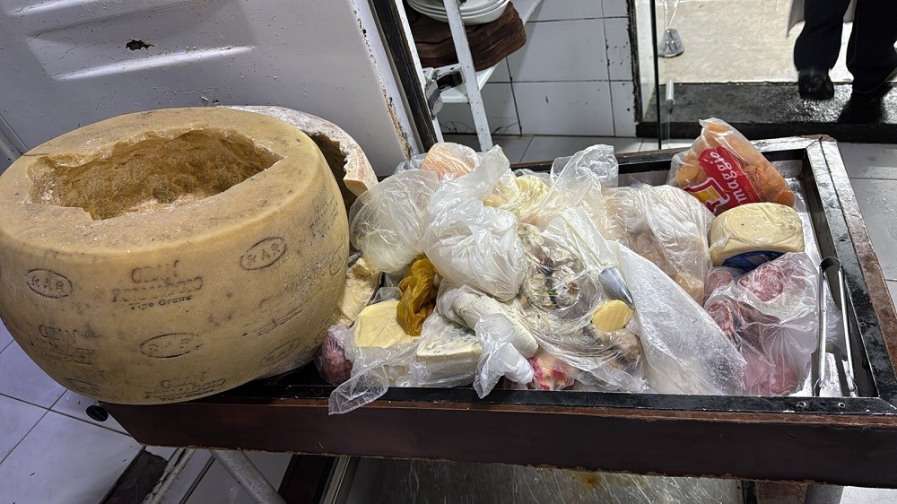 MP-Procon autua restaurantes por venda de alimentos vencidos em João Pessoa