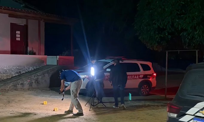Homicídio em Alhandra: homem é executado com mais de 30 tiros após invasão de casa